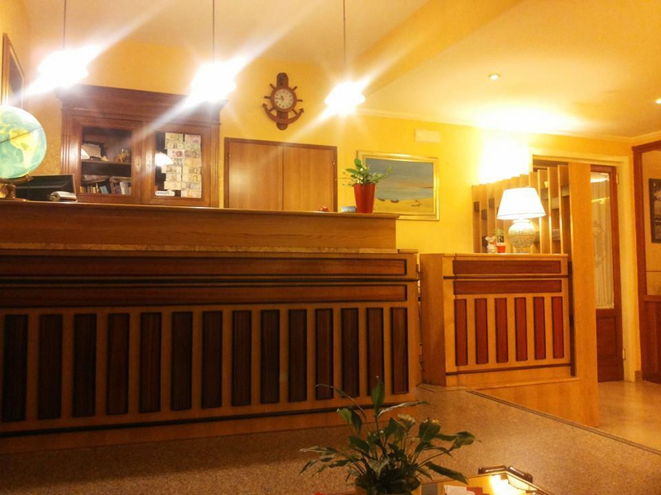 Hotel Villa Ada Pozzallo Buitenkant foto
